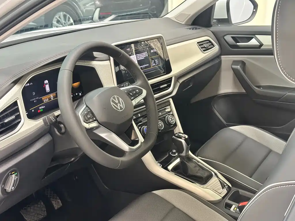Volkswagen T-Roc 2023 — фото 13