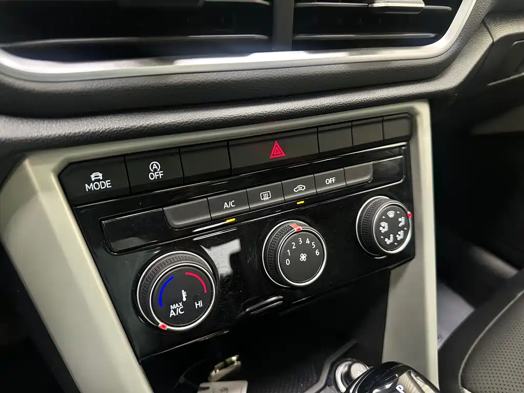 Volkswagen T-Roc 2023 — фото 15