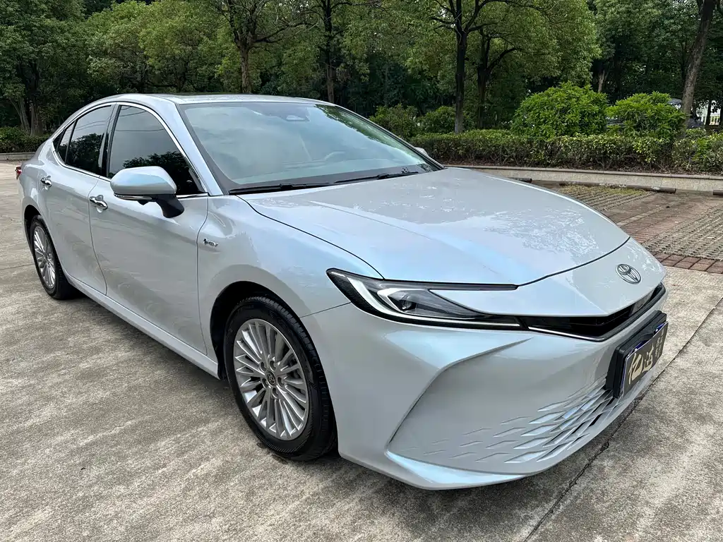 Toyota Camry 2024 — фото 3