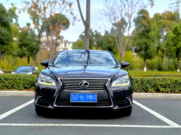 Lexus LS 2016