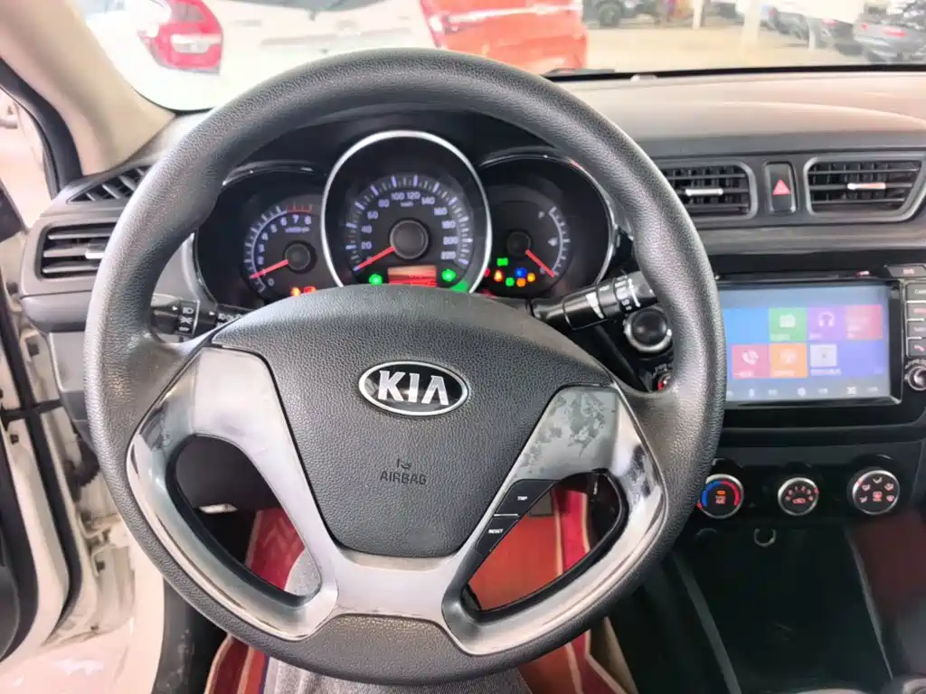 Kia K2 2016 — фото 11