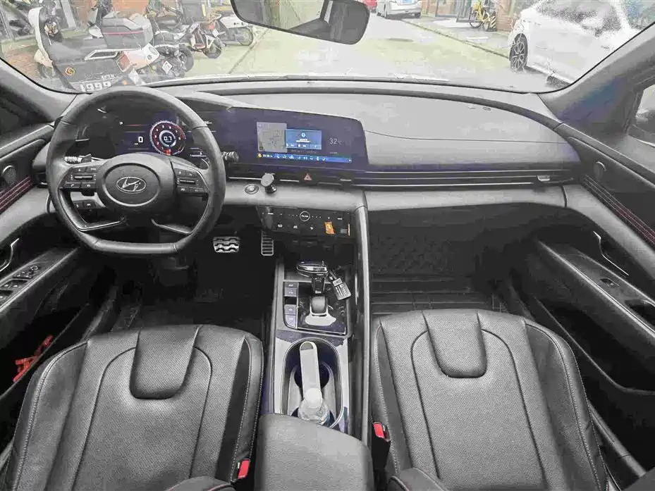 Hyundai Elantra 2023 — фото 9
