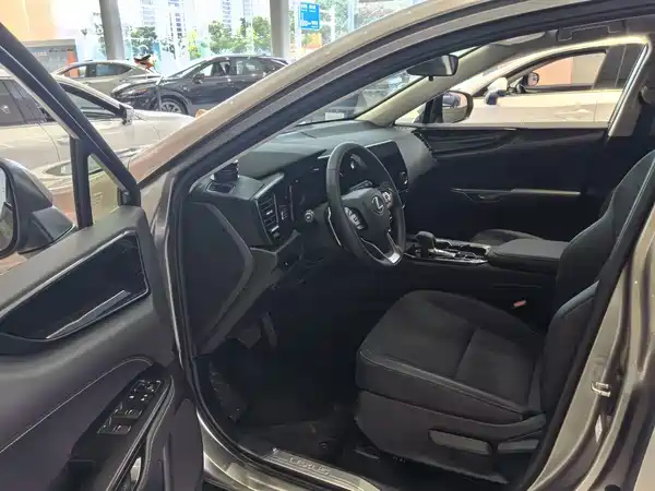 Lexus NX 2024