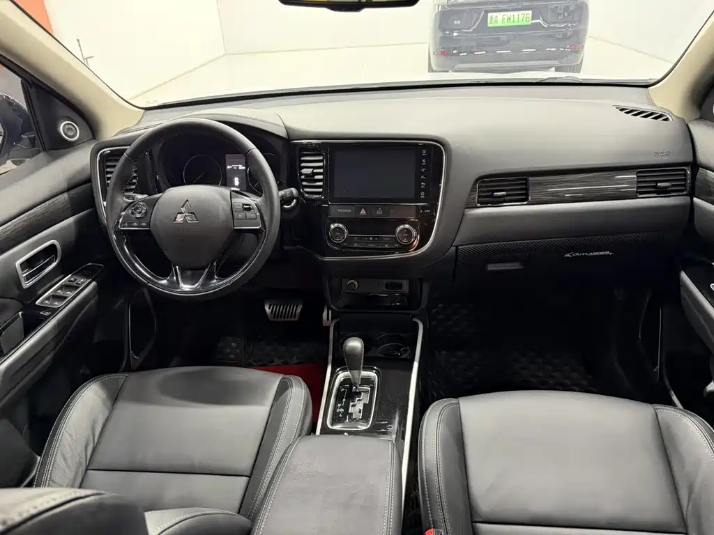 Mitsubishi Outlander 2020 — фото 17