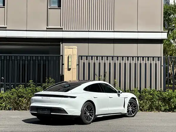 Porsche Taycan 2021