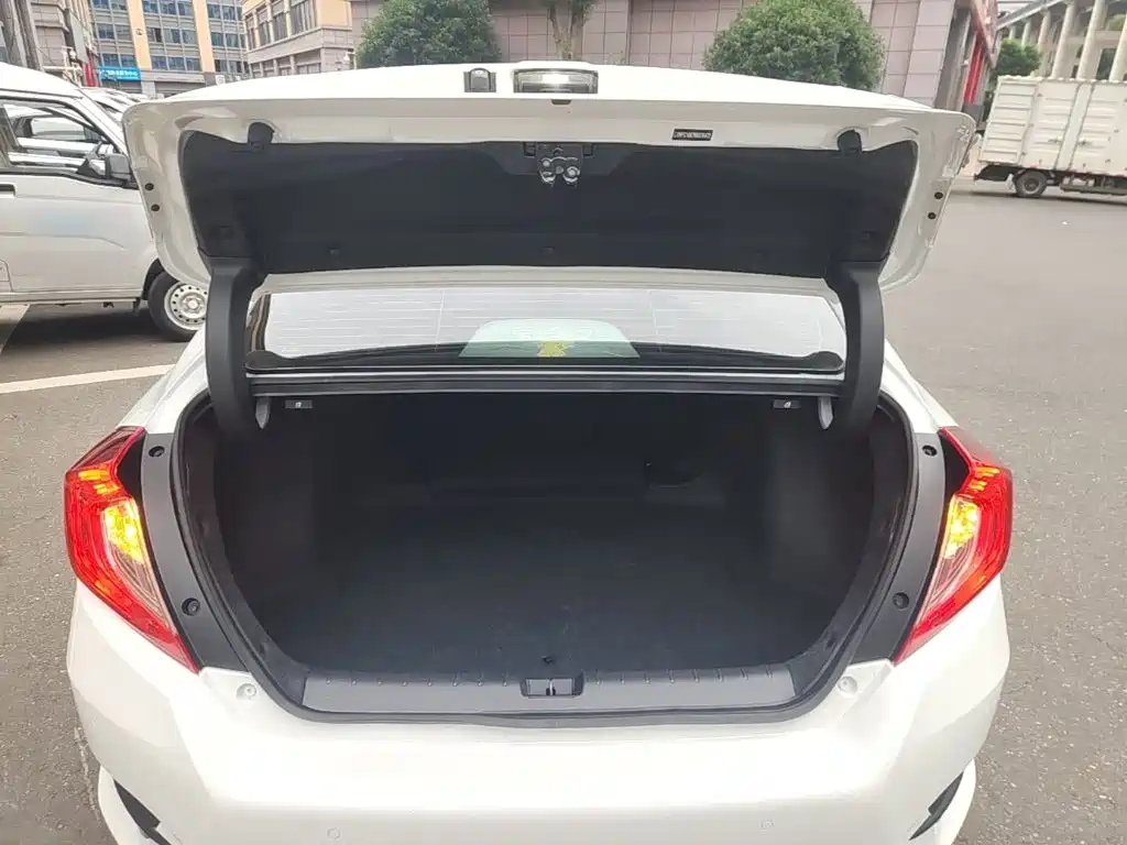 Honda Civic 2018 — фото 19