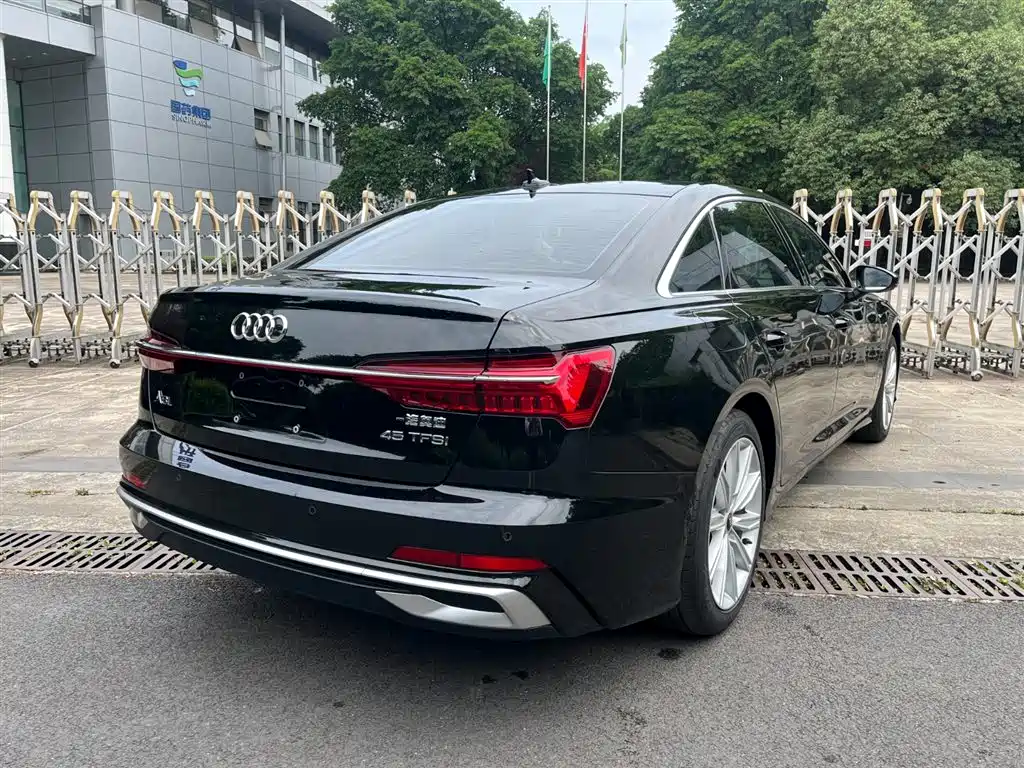Audi A6L 2025 — фото 4