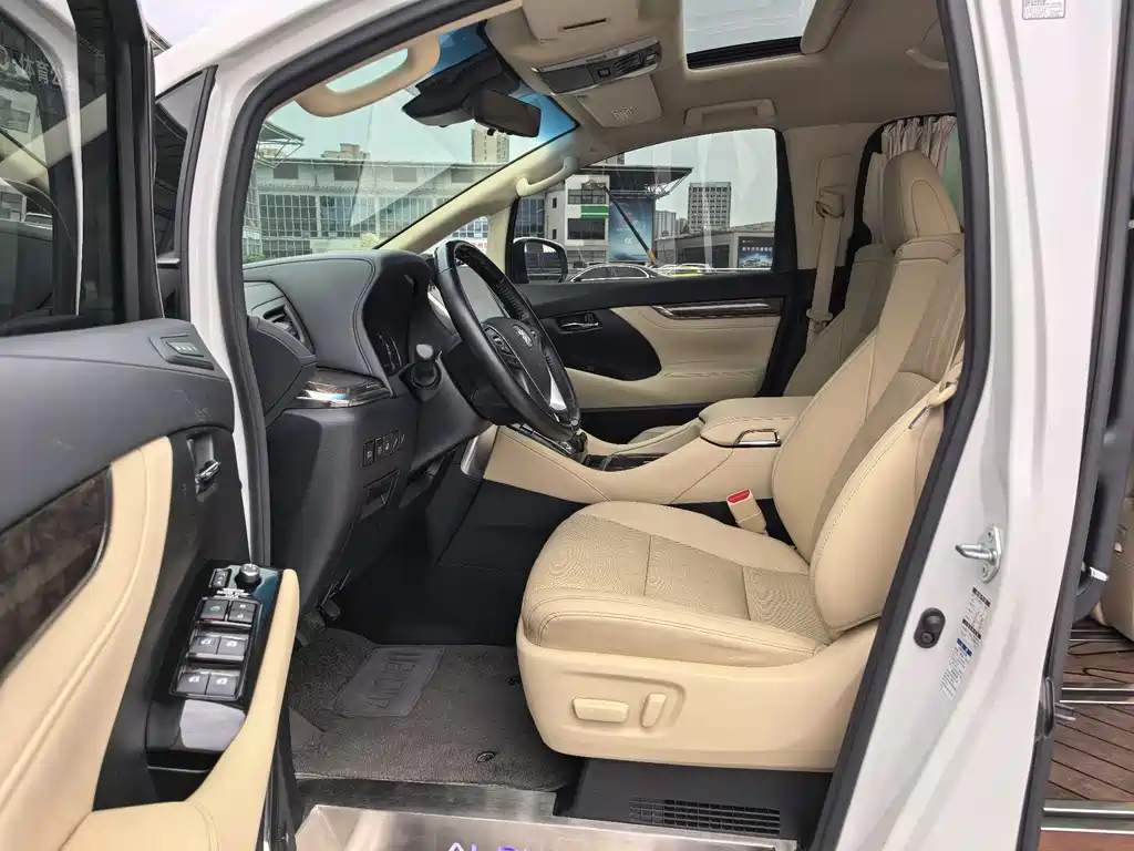 Toyota Alphard 2021 — фото 11