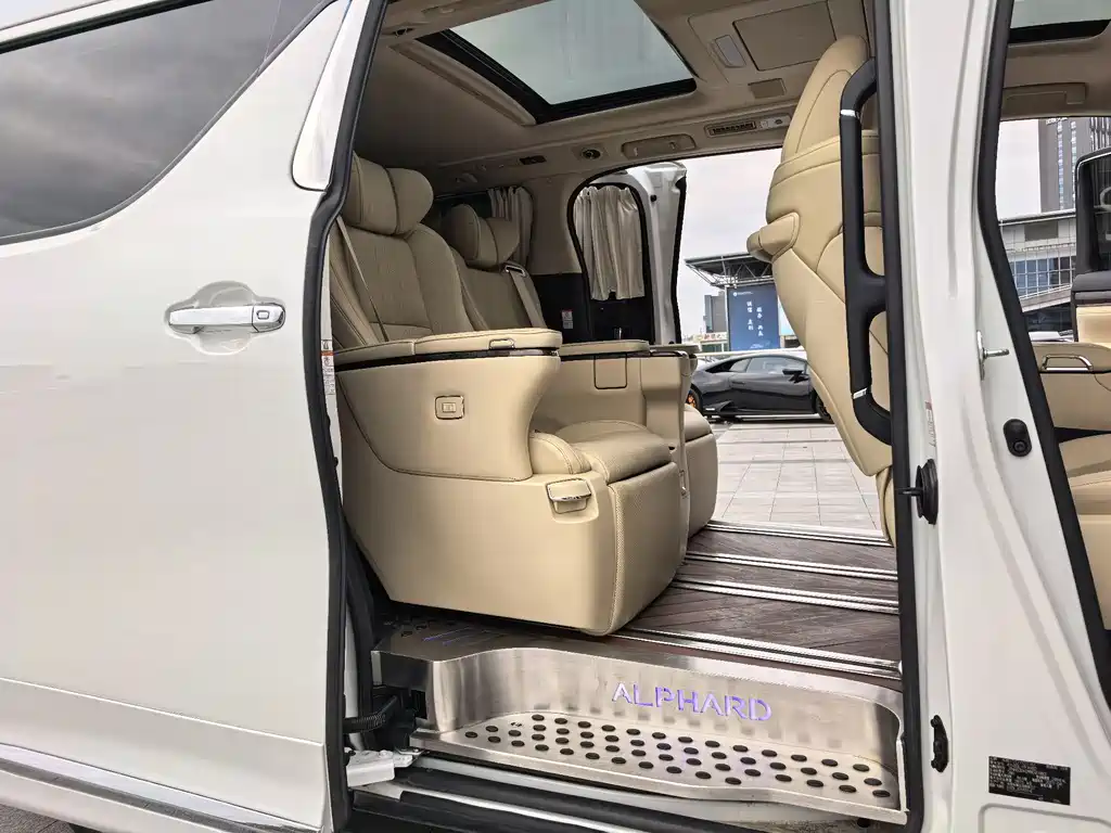 Toyota Alphard 2021 — фото 14