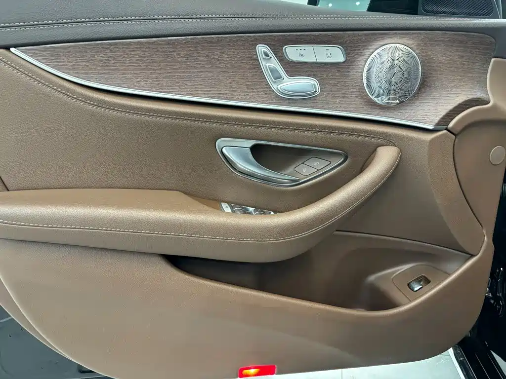 Mercedes-Benz E-Class 2022 — фото 15