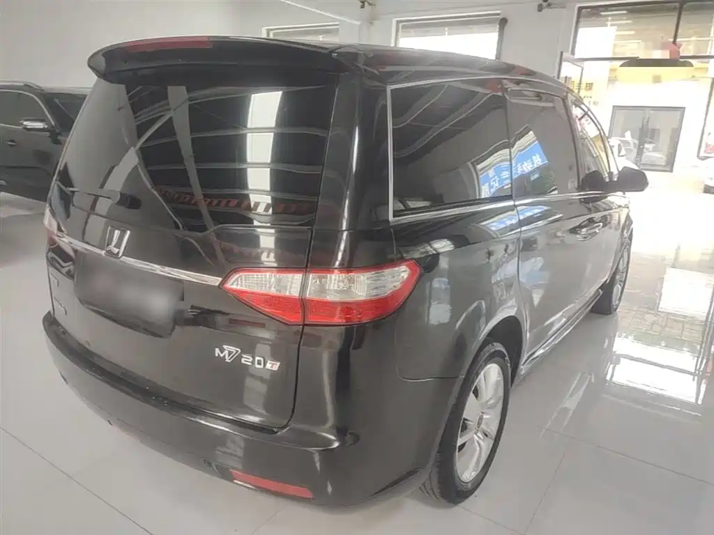 Luxgen Big 7 MPV 2015 — фото 7