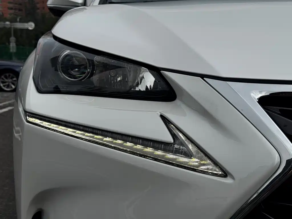Lexus NX 2016 — фото 10