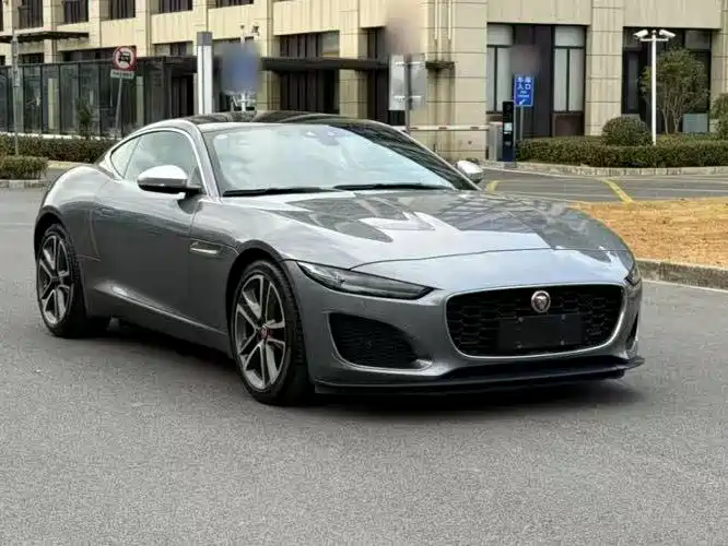 Jaguar F-TYPE 2023 — фото 3