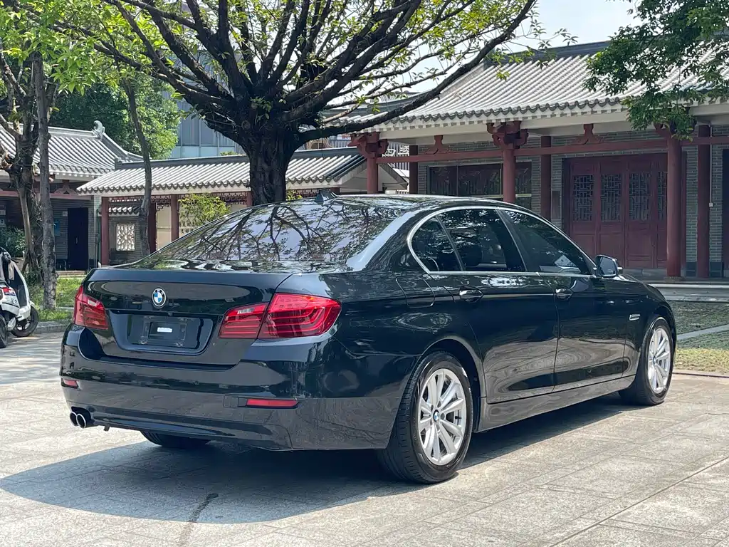 BMW 5 Series 2016 — фото 19