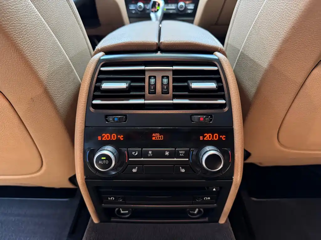 BMW 7 Series 2014 — фото 38