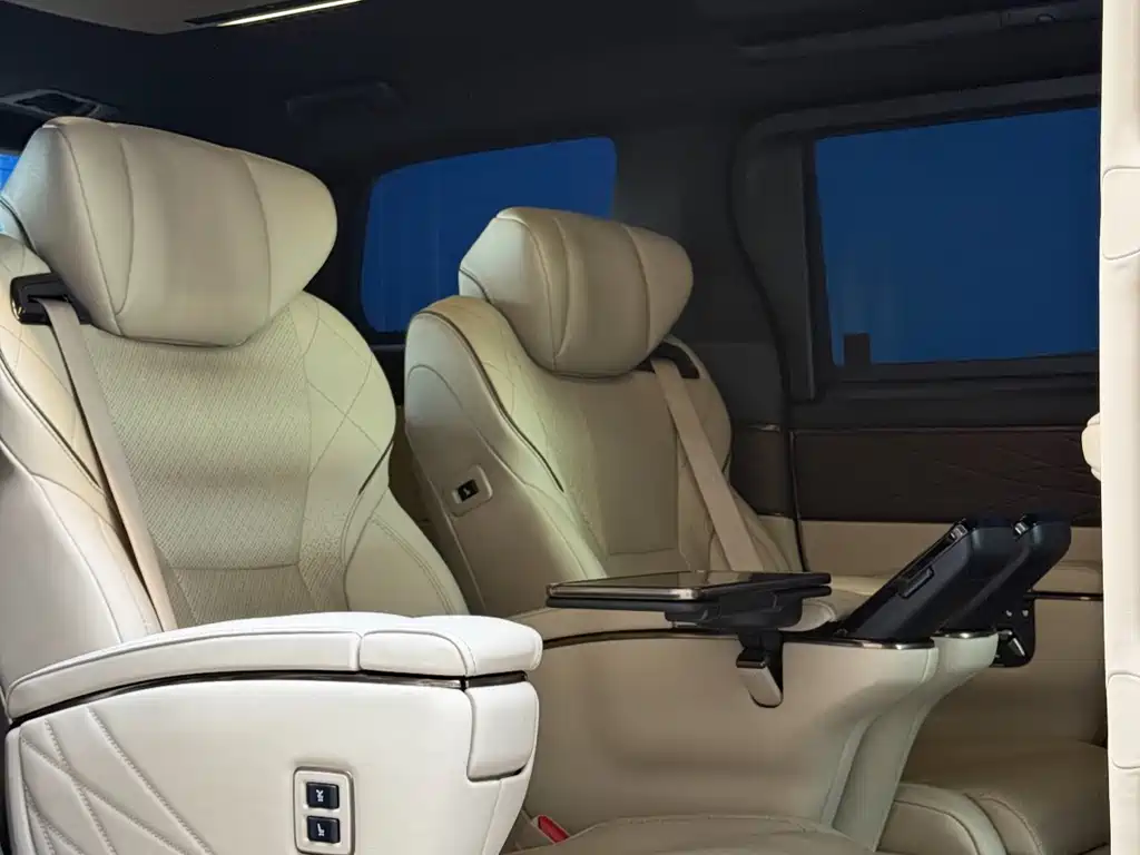 Toyota Alphard — фото 10