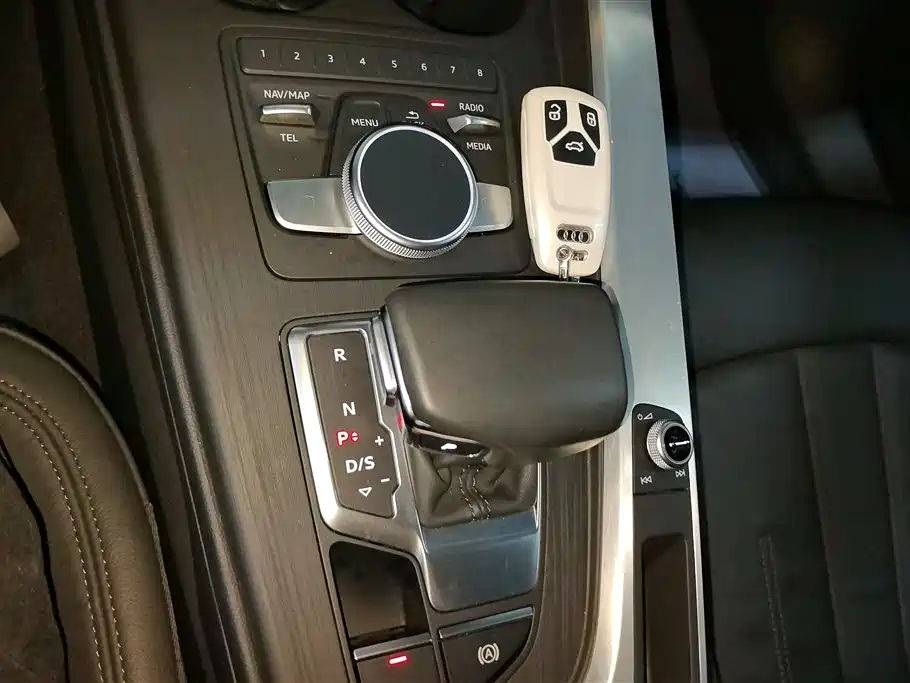 Audi A4L 2018 — фото 16