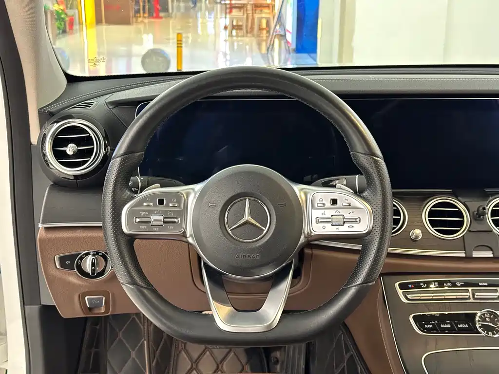 Mercedes-Benz E-Class 2019 — фото 17