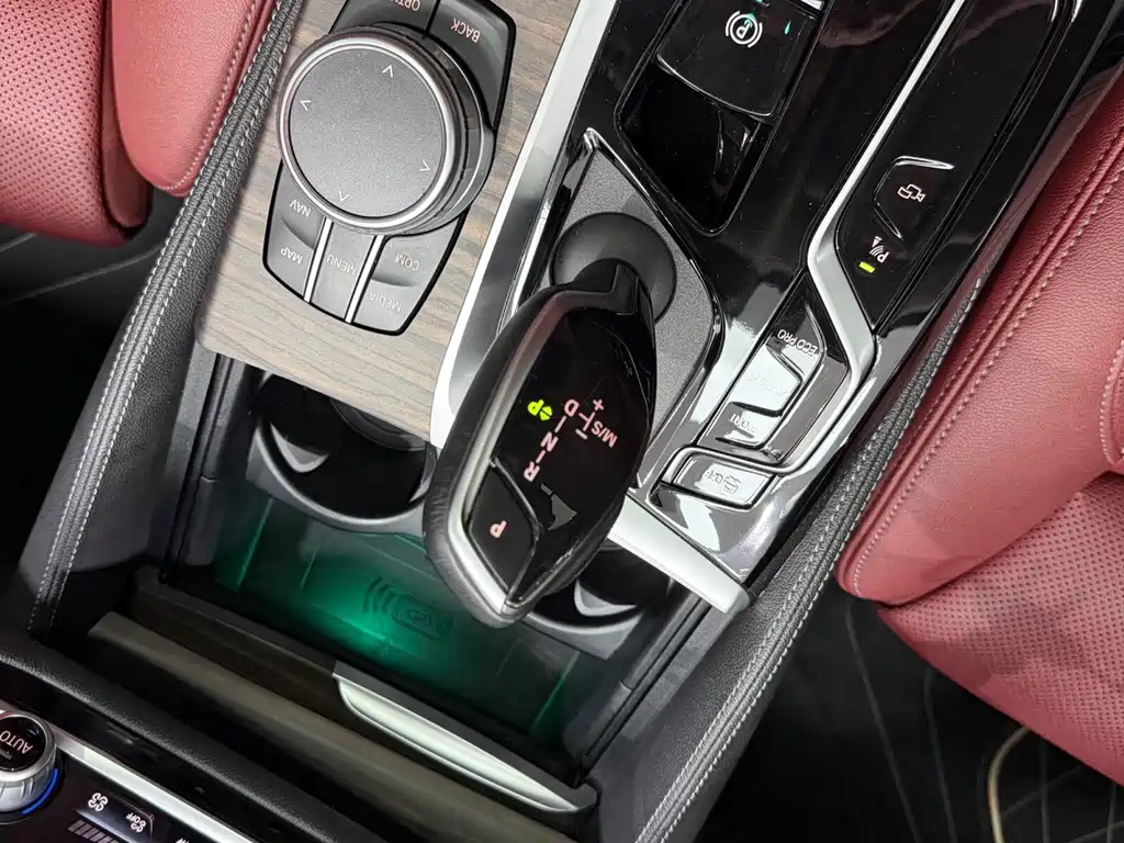 BMW 5 Series 2021 — фото 14