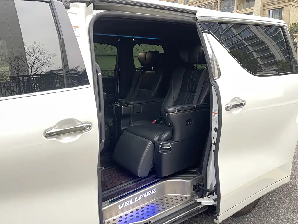 Toyota Vellfire 2020 — фото 12