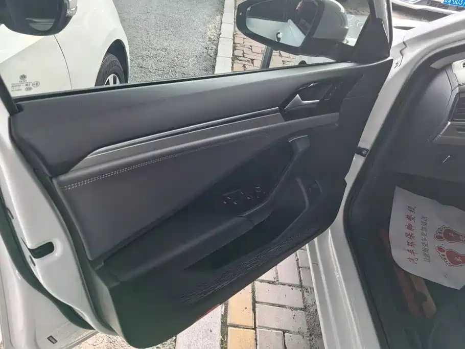 Volkswagen Sagitar 2021