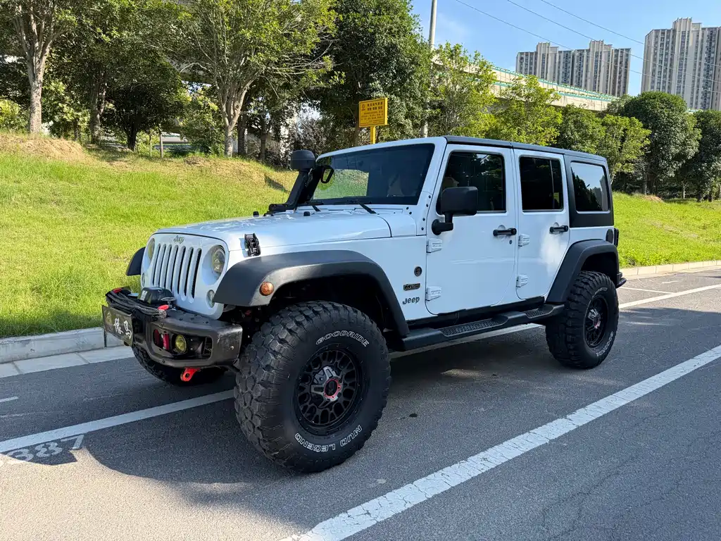 Jeep Wrangler 2014 — фото 1