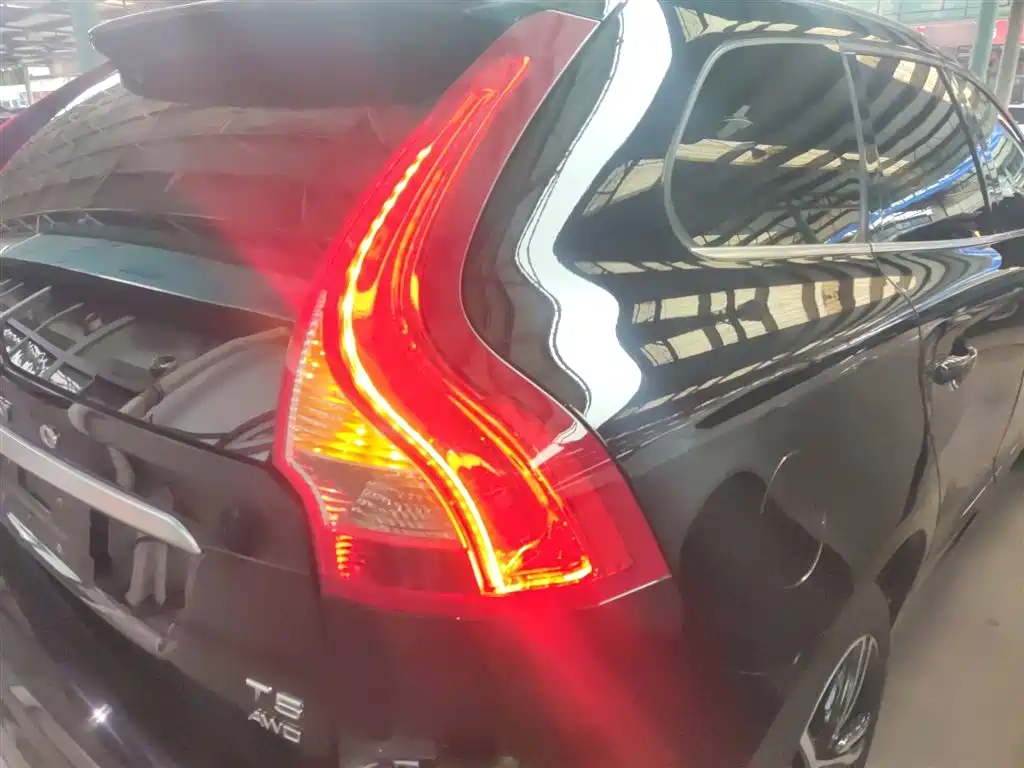 Volvo XC60 2017 — фото 24