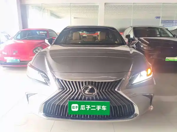 Lexus ES 2021