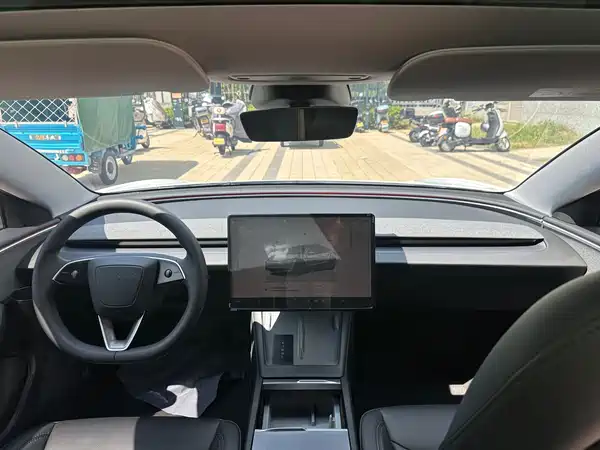 Tesla Model 3 2024