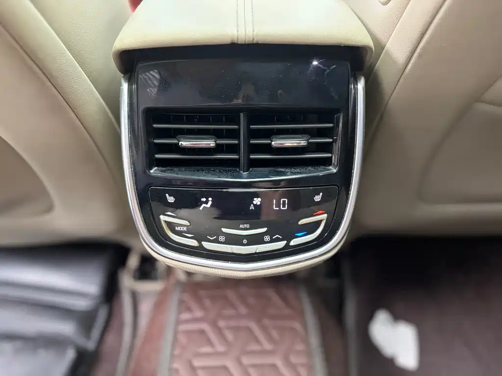 Cadillac XTS 2015 — фото 14