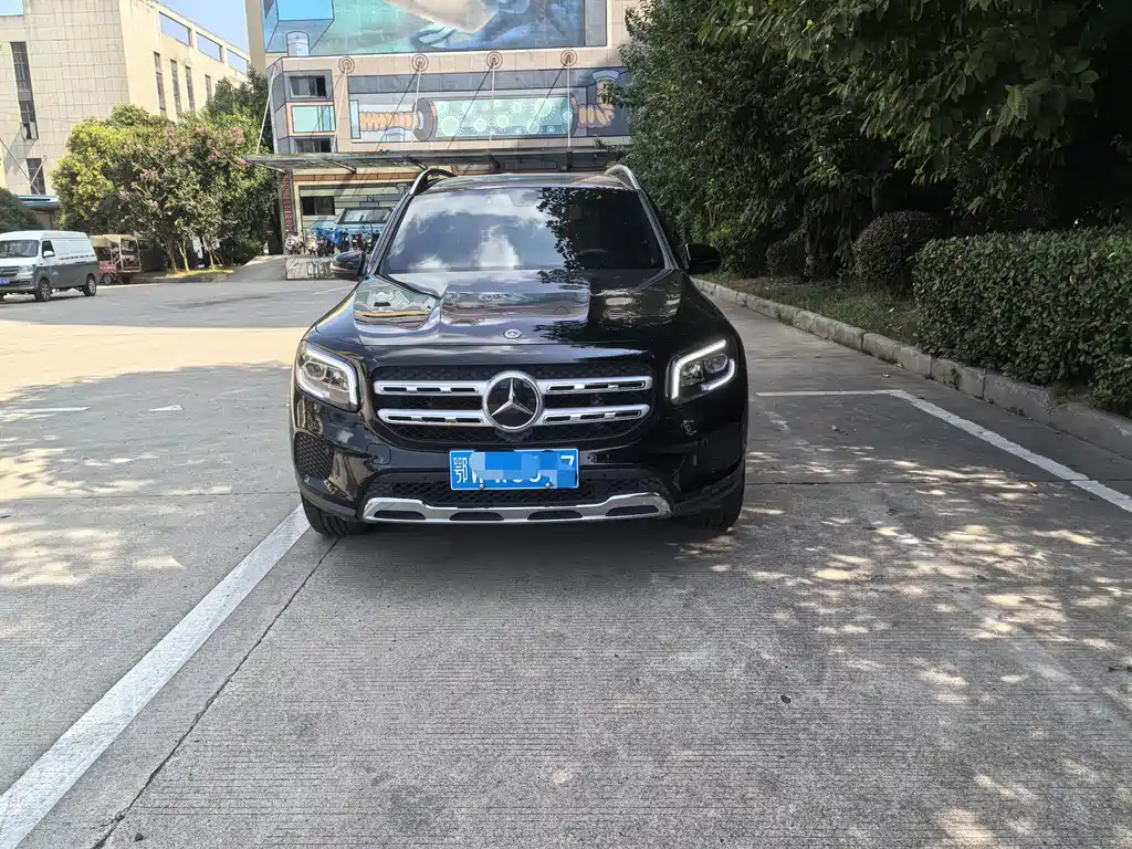 Mercedes-Benz GLB 2023