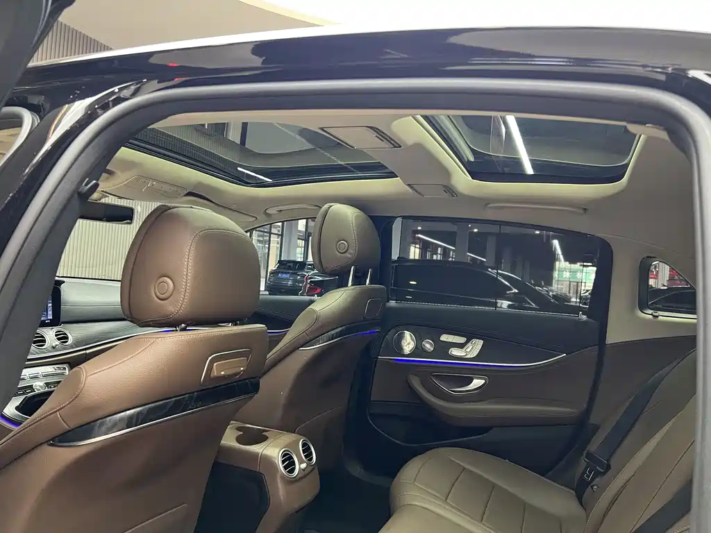 Mercedes-Benz E-Class 2019 — фото 20