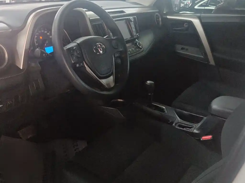 Toyota RAV4 2016 — фото 17