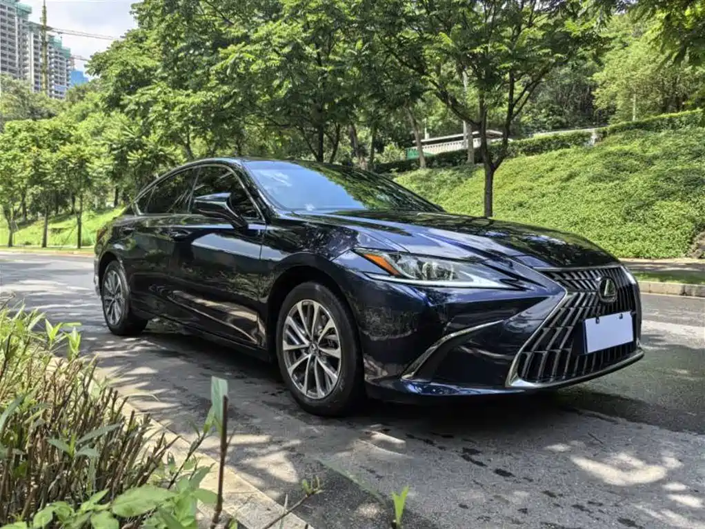 Lexus ES 2023 — фото 2