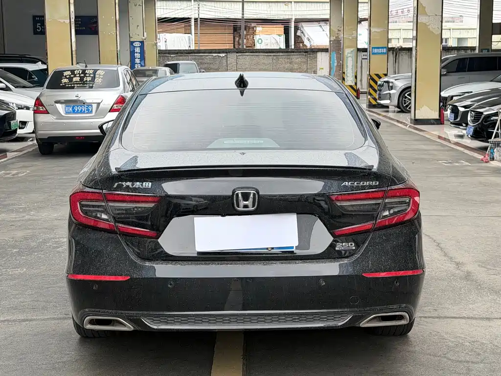 Honda Accord 2022 — фото 12