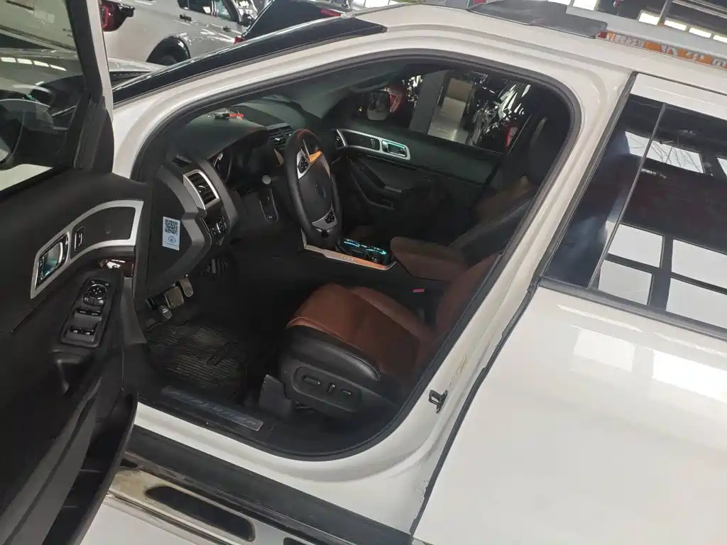 Ford Explorer 2015 — фото 14