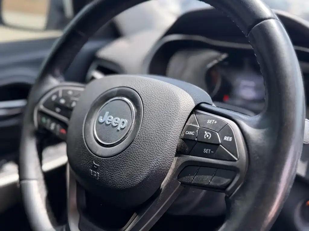 Jeep Cherokee 2019 — фото 10
