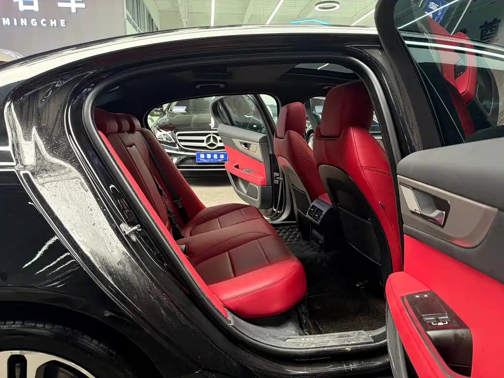 Jaguar XEL 2024 — фото 10