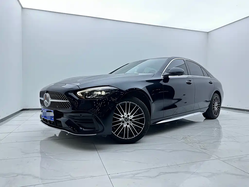 Mercedes-Benz C-Class 2025 — фото 1