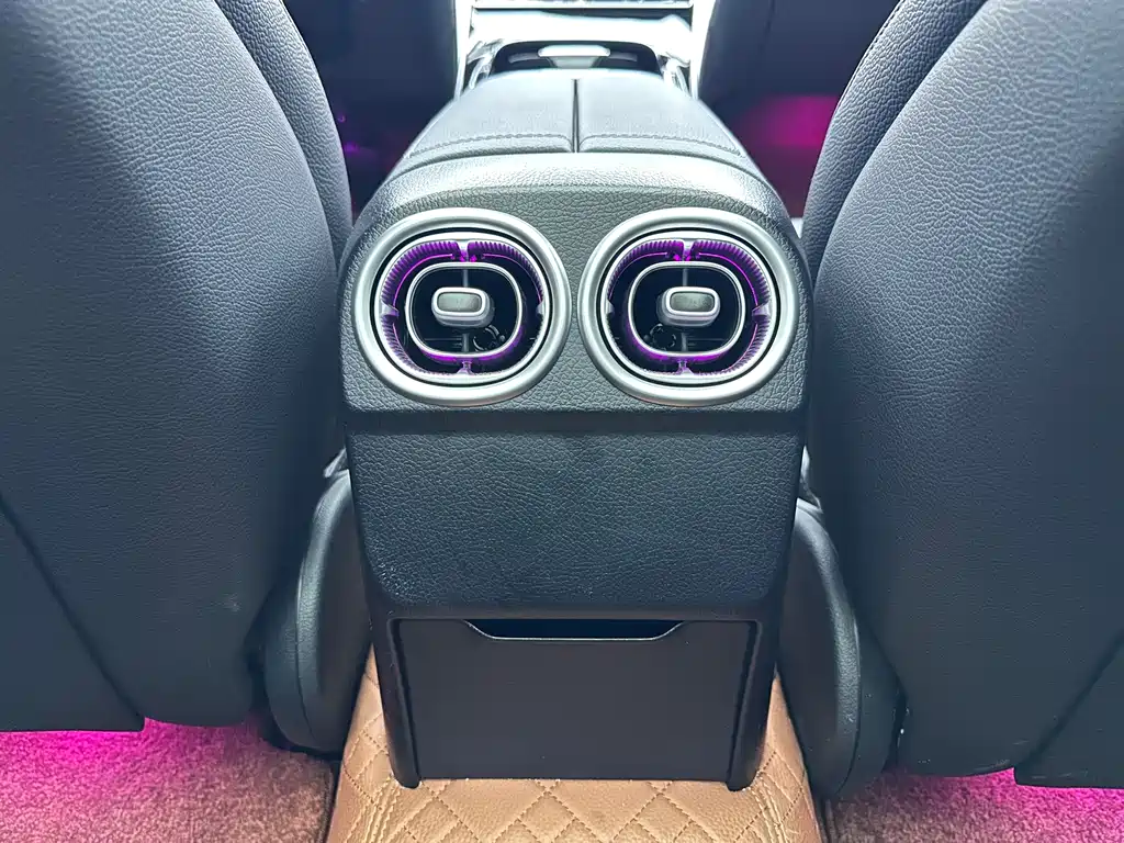 Mercedes-Benz C-Class 2025 — фото 15
