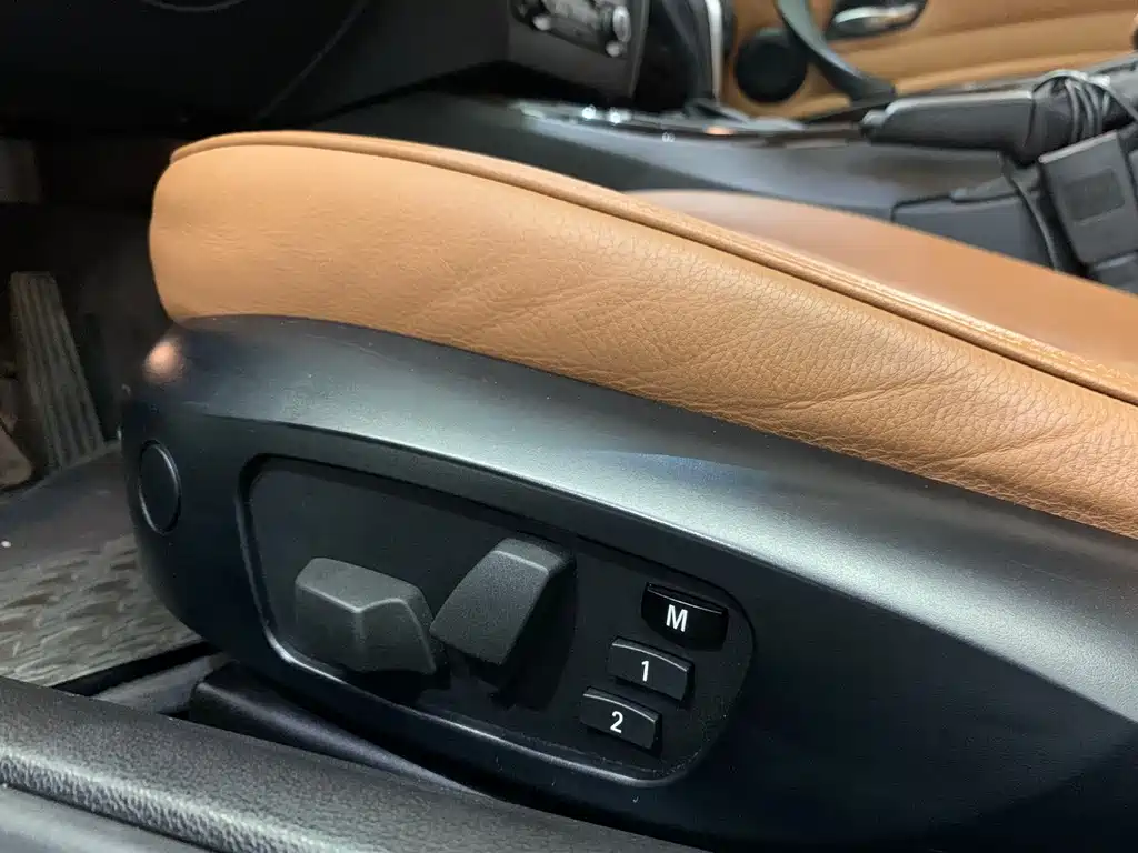 BMW 3 Series 2011 — фото 12