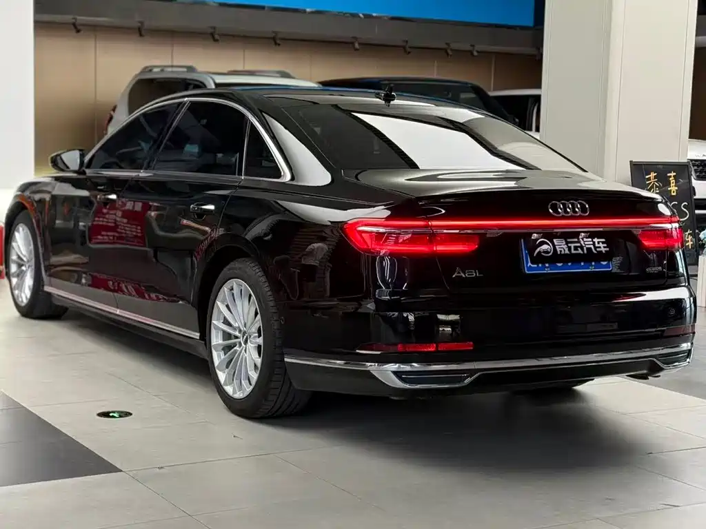 Audi A8 2019 — фото 9