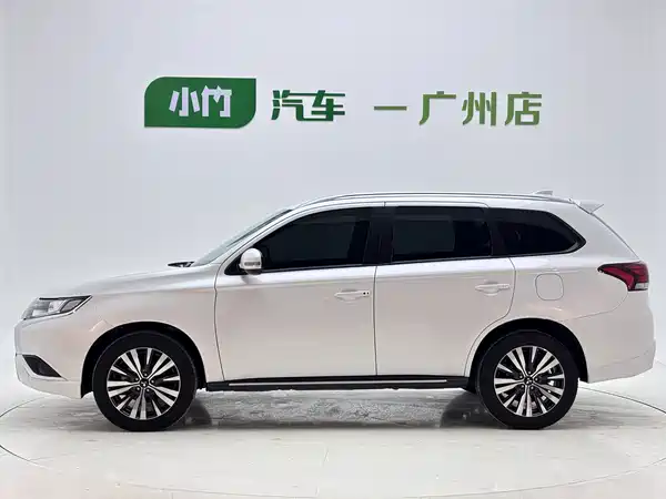 Mitsubishi Outlander 2023