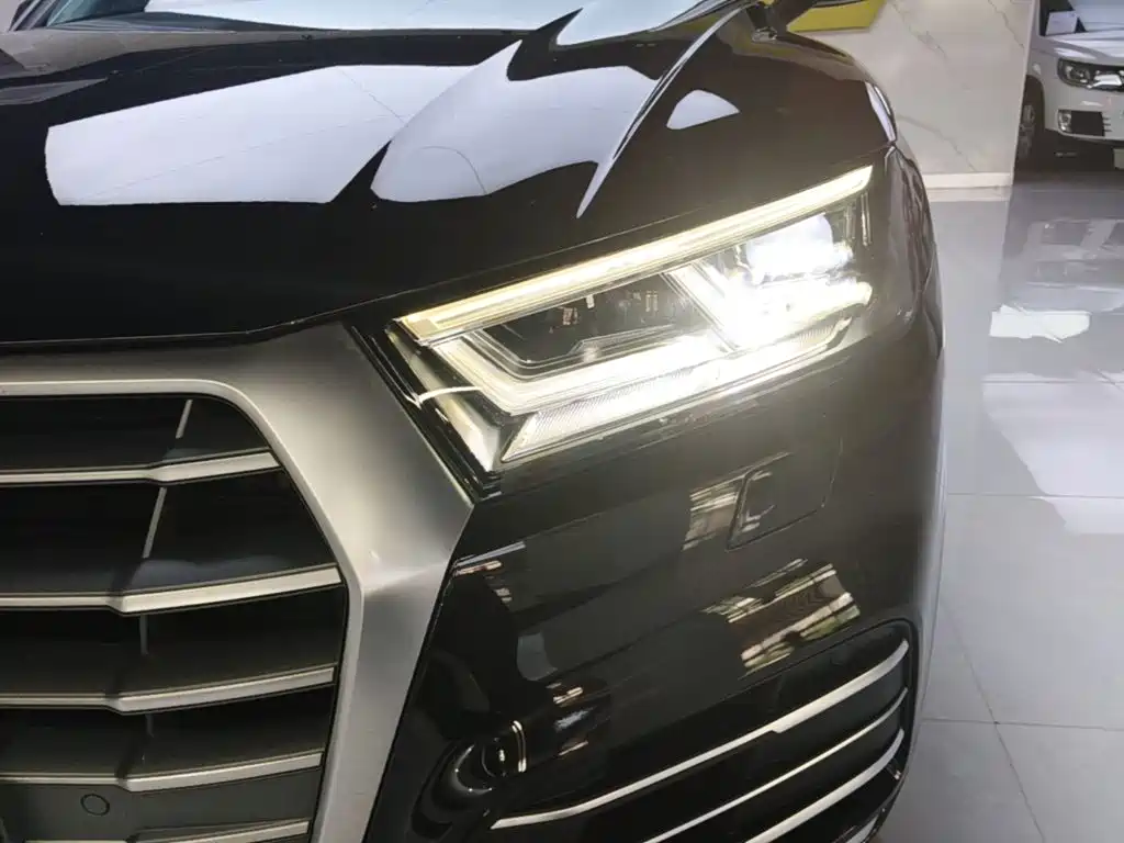 Audi Q5L 2020 — фото 24