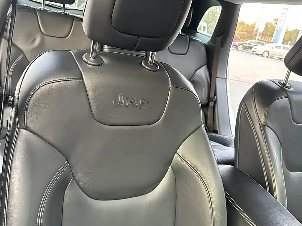 Jeep Cherokee 2015 — фото 18