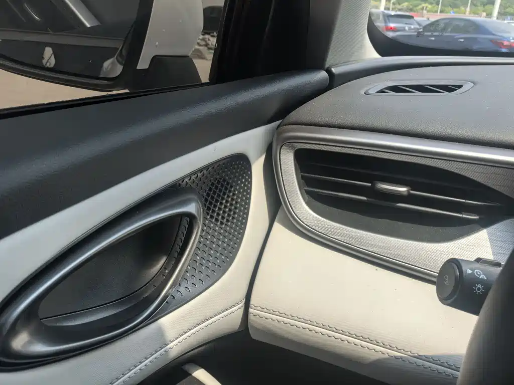 BYD Seal 05 DM-i 2025 — фото 15