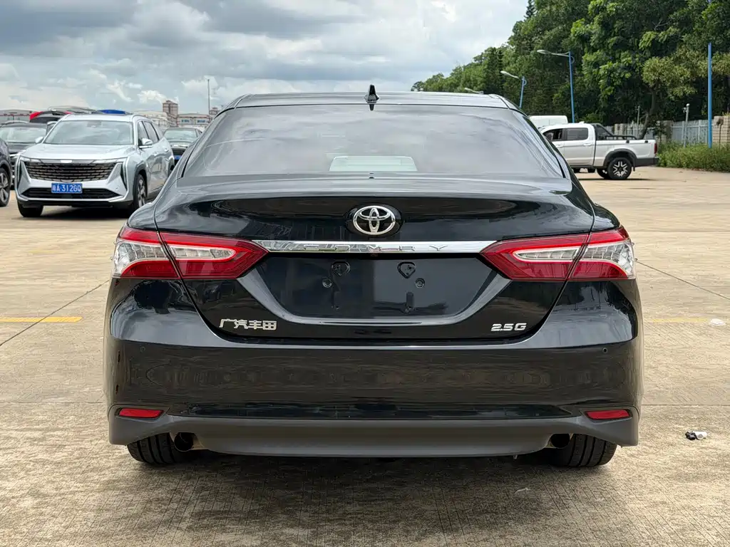 Toyota Camry 2022 — фото 8