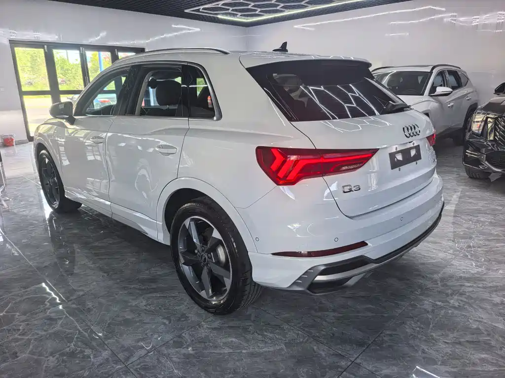 Audi Q3 2023 — фото 4