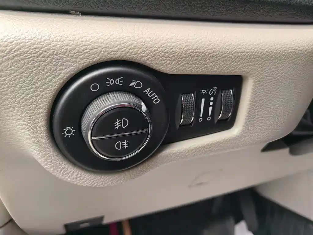Chrysler Grand Voyager 2018 — фото 5