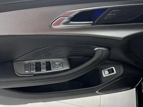 Hongqi H5 2023